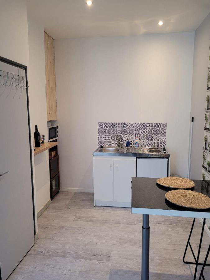 Studio Au Centre-Ville De סנס מראה חיצוני תמונה